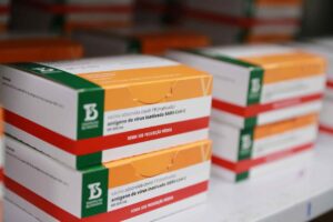 Governo do Amazonas recebe 108 mil doses de vacina contra a Covid-19