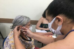 Curso capacita profissionais da SES-AM para técnica da auriculoterapia
