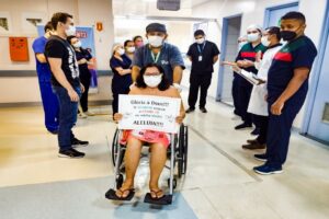 Covid-19: após 40 dias internada, paciente recebe alta no HPS 28 de Agosto