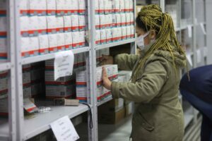 Governo do Amazonas recebe mais 108,8 mil doses da vacina contra Covid-19