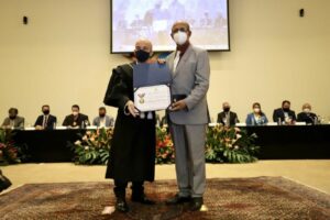 Familiares da ‘Dra. Rose’ recebem homenagem póstuma para a ex-diretora-presidente da FVS em solenidade do TCE
