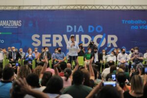 Wilson Lima anuncia pagamento de datas-bases, promoções e progressões de carreira para servidores públicos