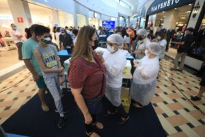 Vacina Amazonas: Governo do Estado retoma aplicação de doses em shoppings centers nesta quinta (11/11)