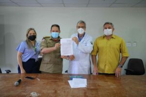 Corpo de Bombeiros e FCecon assinam convênio para militares da saúde reforçarem atendimento na unidade