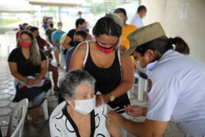 Um ano após início da vacinação no Amazonas, população defende a importância do imunizante contra Covid-19