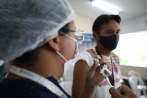 Com aproximadamente mil doses aplicadas, Carreta Vacina Amazonas segue imunizando moradores do Tarumã