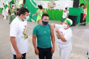 Campanha ‘Pra Sambar Tem que Vacinar’ alcança mais de 2,2 mil pessoas, na manhã deste sábado (05/02)