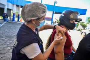 Amazonas já aplicou 6.332.431 doses de vacina contra Covid-19 até esta segunda-feira (21/02)