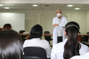 Oito médicos iniciam residência na Fundação Cecon