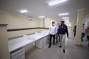 Wilson vistoria obras de reconstrução do Centro Especializado em Reabilitação para pessoas com deficiência