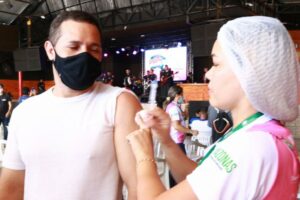 População aproveita campanha de imunização em casas de show para atualizar esquema vacinal