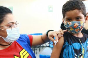 Amazonas já aplicou mais de 240 mil doses de vacinas contra Covid-19 em crianças de 5 a 11 anos