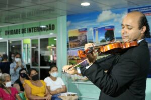 FCecon recebe recital de violino em alusão à Semana da Páscoa