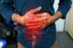 Maio Roxo: gastroenterologista da SES-AM faz alerta para doenças inflamatórias intestinais