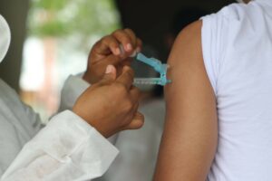 Saúde alerta para necessidade de ampliação da cobertura vacinal contra a Covid-19 no Amazonas