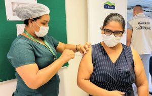 Covid-19: Saúde do Amazonas emite painel semanal e vacinação nesta quarta-feira