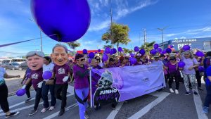 CAIMI Dr. André Araújo realiza caminhada alusiva ao mês de junho violeta