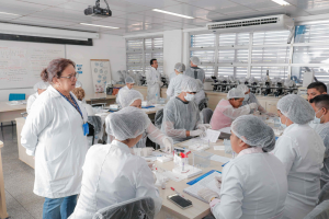 Hemoam qualifica profissionais do interior em hemoterapia