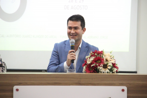 Com mais de 600 bolsistas formados, FHAJ inicia evento de 15 anos do Programa de Iniciação Científica