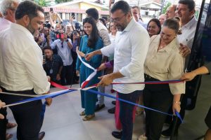 Wilson Lima entrega Cepcolu, unidade pioneira na prevenção do Câncer de Colo Uterino no Amazonas