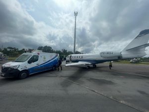 Governo do Amazonas faz transferência aérea de criança com doença autoimune para acompanhamento em hospital de referência em São Paulo