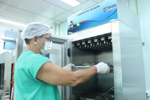 FCecon reforça central de esterilização, com aquisição de gabinete de secagem mais ágil