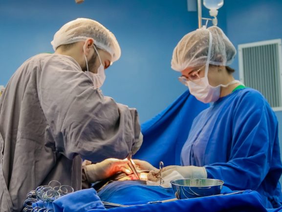Governo do Estado abre novo credenciamento para ampliar oferta de cirurgias ginecológicas, dermatológicas e vascular