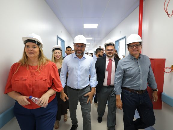 Governador Wilson Lima vistoria reforma do Hospital Francisca Mendes, que terá ampliação de leitos e novos serviços