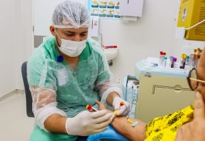 Hospital Delphina Aziz bate recorde, com a realização de mais de 2,1 milhões de exames laboratoriais, em um ano