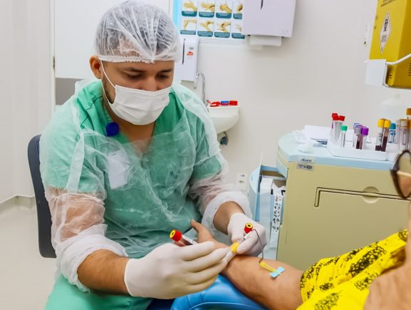 Hospital Delphina Aziz bate recorde, com a realização de mais de 2,1 milhões de exames laboratoriais, em um ano