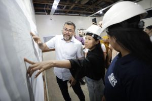 Governador Wilson Lima assina ordem de serviço para ampliação do hospital e anuncia novas obras no setor viário de Rio Preto da Eva