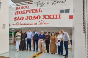Representantes do Ministério da Saúde e Conass vêm ao Amazonas conhecer o Barco Hospital, que leva atendimento ao interior