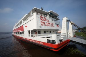 Barco Hospital São João XXIII realiza atendimentos de saúde em Silves