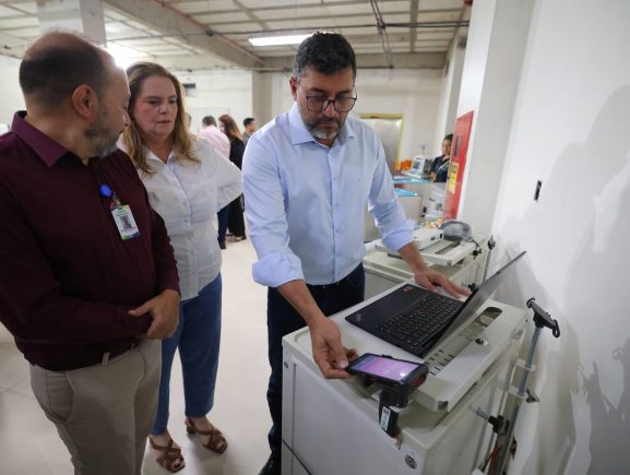 Governador Wilson Lima vistoria equipamentos e obras no Complexo Hospitalar Sul