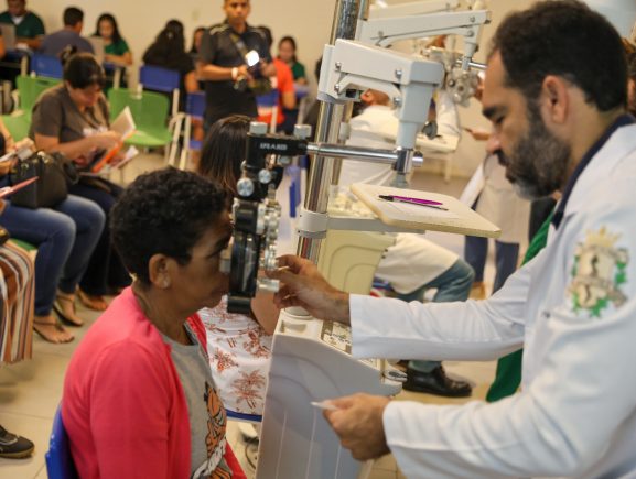 Governador Wilson Lima dá início a mutirão oftalmológico com mais de 12,5 mil consultas e entrega gratuita de óculos
