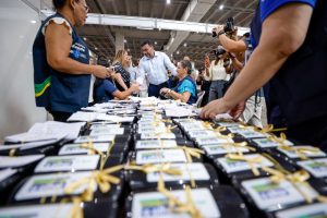 Governador Wilson Lima entrega 2 mil óculos e reforça atendimento oftalmológico no Amazonas