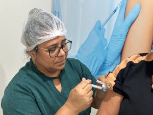 Viagem segura começa com vacina em dia, reforça FVS-RCP