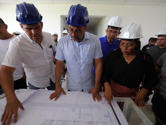Governador Wilson Lima visita obras do Hospital Municipal Antônio Maia Barbosa, no Careiro da Várzea