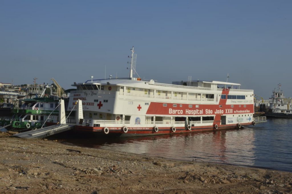 Barco Hospital inicia atendimentos de saude em Sao Sebastiao do Uatuma Foto Francisco Mourao SES AM