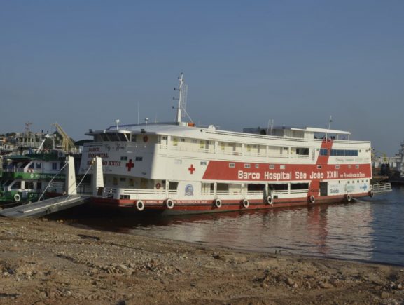 Barco Hospital inicia atendimentos de saúde em São Sebastião do Uatumã, nesta sexta-feira
