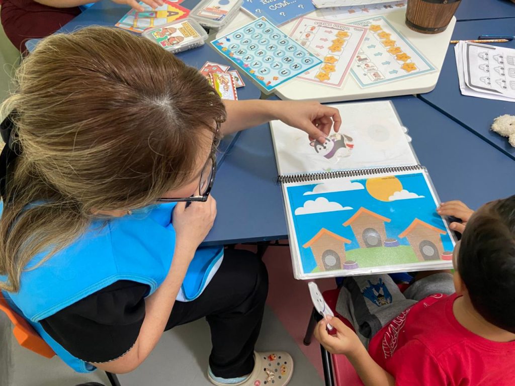 Caics TEA fortalecem desenvolvimento escolar de criancas com autismo Foto Lia Cardoso CHS 4