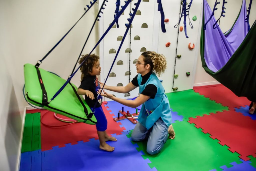 Abril Azul Rede TEA amplia atencao especializada ao autista e ja soma mais de 72 mil atendimentos F