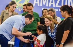 Governador interino Roberto Cidade acompanha entrega de 1,2 mil óculos e avança com mutir…