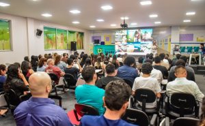Amazonas destaca avanços na organização do SUS durante abertura do 2º Simpósio de Neurotr…