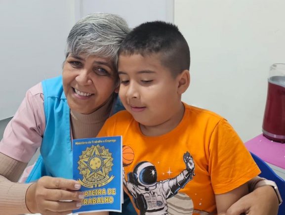 Profissões e sonhos: Crianças do Caic TEA José Contente participam de atividade terapêuti…