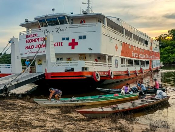Barco Hospital inicia atendimentos de saúde em Borba, neste sábado