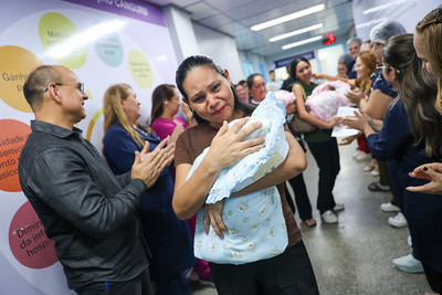 SES AM Francis Dalva mae dos trigemeos emocionada 1