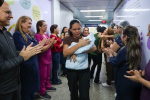 Trigêmeos que nasceram na Maternidade Ana Braga recebem alta