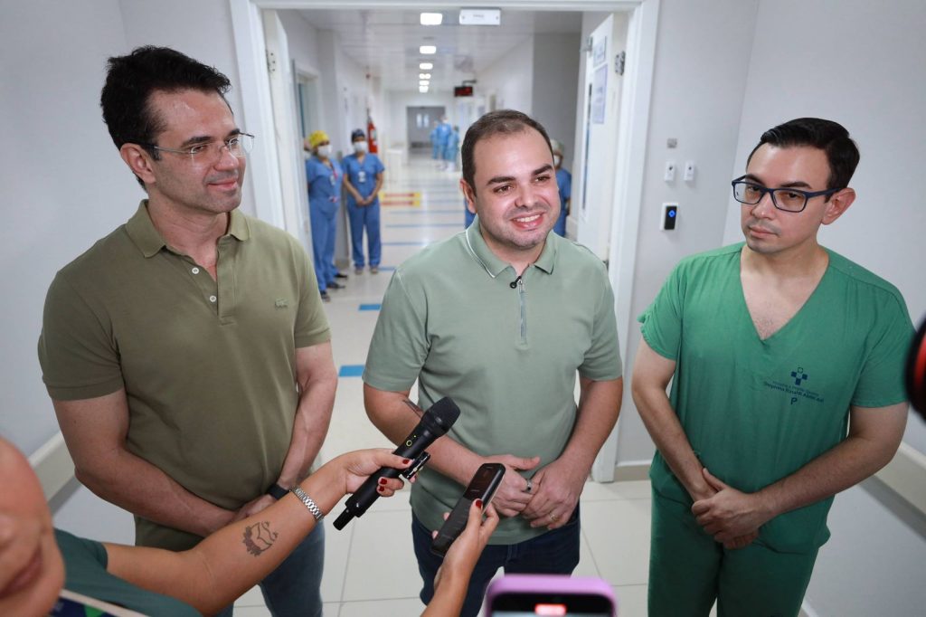 Governador Roberto Cidade acompanha inicio do 100o implante coclear realizado pelo Governo do Amazo