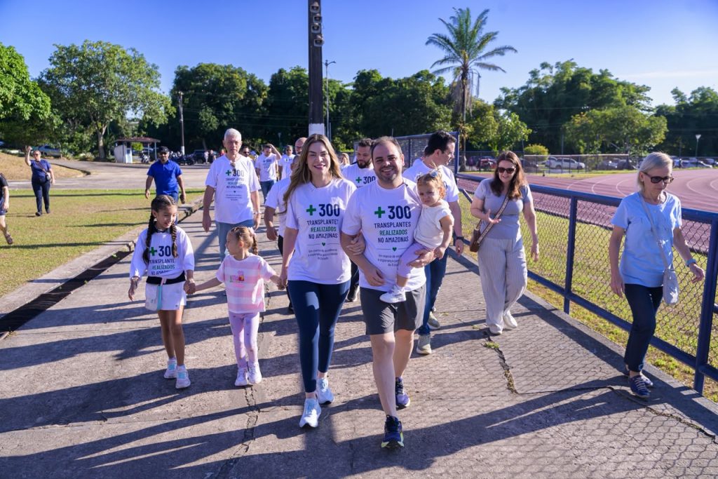 Governador Roberto Cidade participa de caminhada para celebrar mais de 300 transplantes realizados 